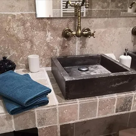 Le 9 De Cour, Chaco Bed and Breakfast Καρκασόν