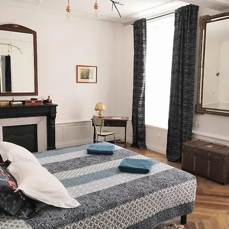 Le 9 De Cour, Chaco Καρκασόν