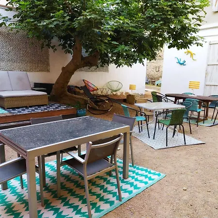 Le 9 De Cour, Chaco קרקסון