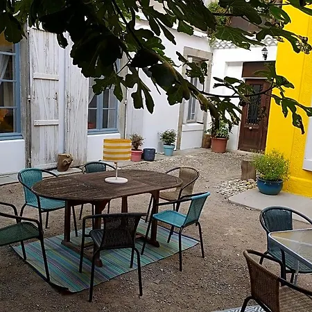 Le 9 De Cour, Chaco Frühstückspension 3*
