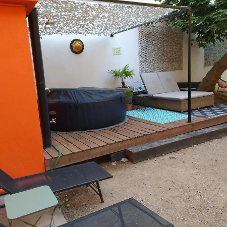 Le 9 De Cour, Chaco Bed & Breakfast *